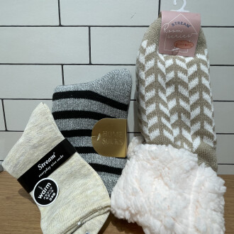 ✩靴下3足550円セール実施中✩